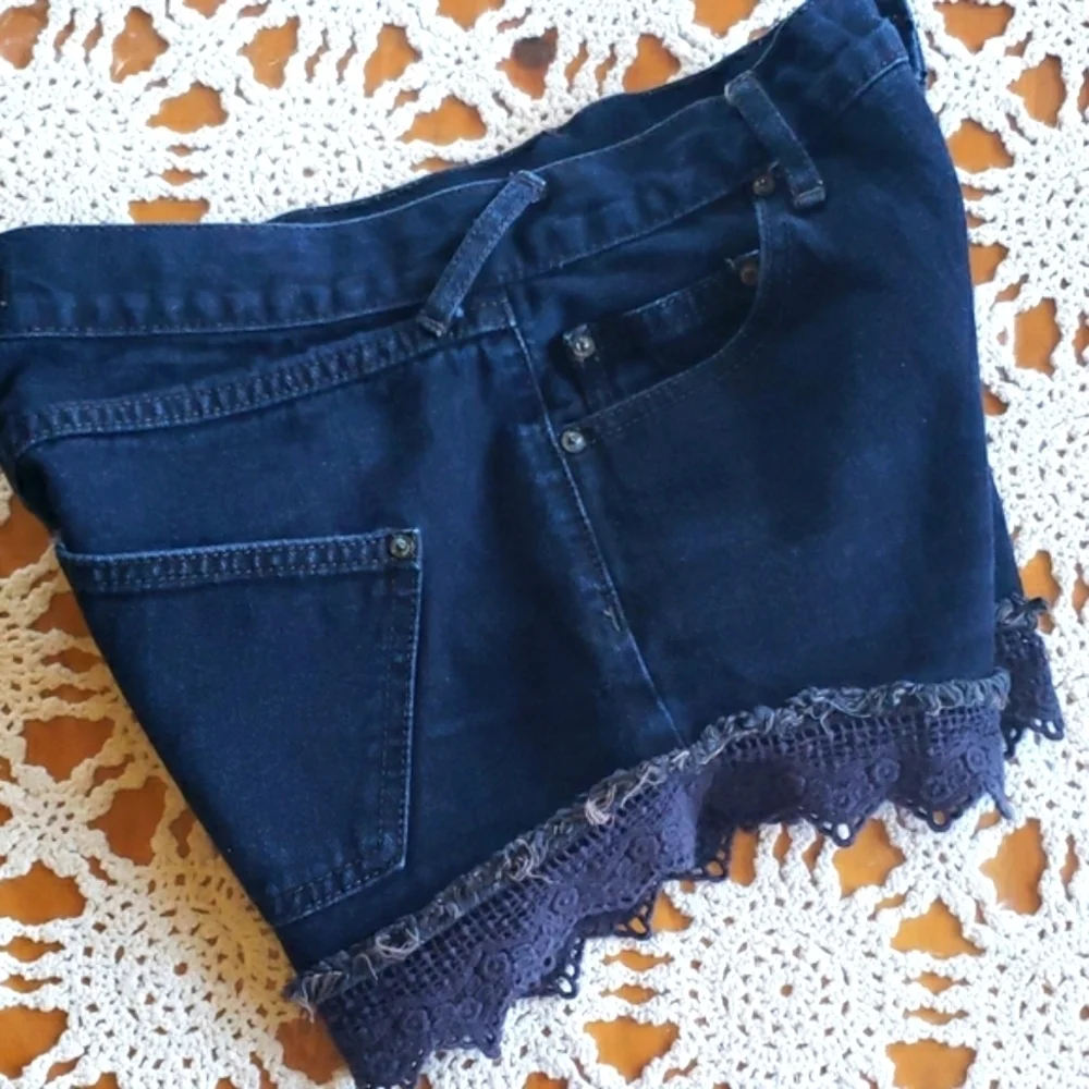 Free people navy blue women's denim shorts with lace size 24